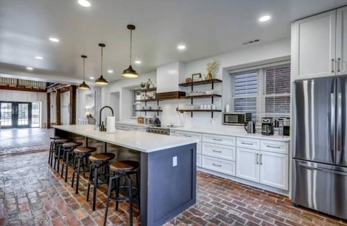 Witmer House | Legacy Manor-Sleeps 26-9 minutes to Sight&Sound,16 Minutes to Downtown Lancaster