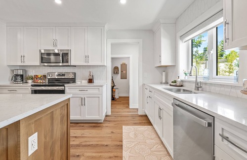 Sarasota House | Legacy's Palm of Paradise | Private Pool + Putt Putt Course