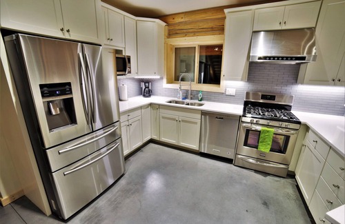 Clawson House | Leigh Creek Log Home With Hot Tub, Great Deck, Access to Yellowstone and Teton