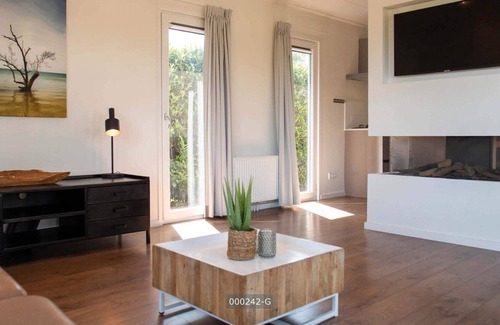 Cromvoirt Ski Chalet | ✓ Leijhoeve at Résidence de Leuvert ✓ Holiday home for 4 persons ✓ Located near Den Bosch (Noord-Brabant) ✓ Near De IJzeren Man ✓ Book directly through the park