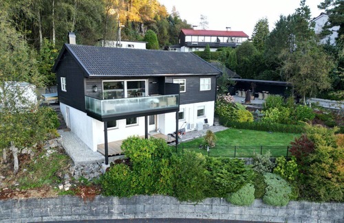 Fyllingsdalen Apartment | Leilighet med Sjøutsikt!