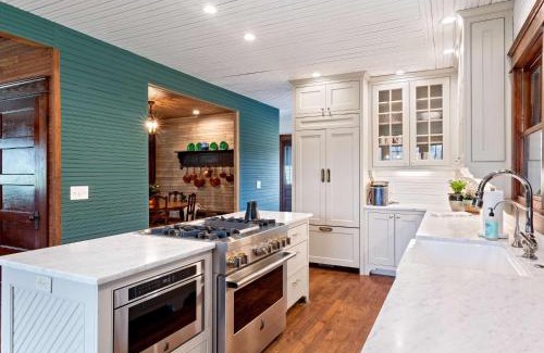 Franklin House | Leiper's Retreat - Secluded 3 BDR Craftsman Home