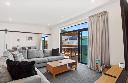 Waihi Beach House | Leisure on Leo