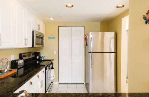 Grove City Condo | Lemon Bay Waterfront Condo w Patio