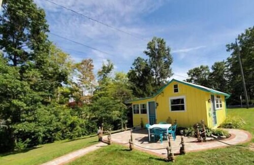 Madison-on-the-Lake Cabin | LEMON DROP LAKE FRONT COTTAGE