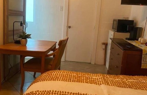 Cartago House | Lemon house inn