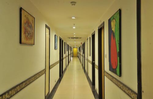 Kaushambi Hotel | Lemon Tree Hotel, East Delhi Mall, Kaushambi