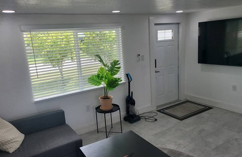 Pleasure Isles House | Lemon Tree Retreat