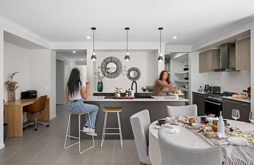Leneva House | Leneva Stylish & Spacious Stay - Spacious four bedroom, two bathroom property