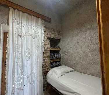 Gjirokaster House | Lengo Guest House