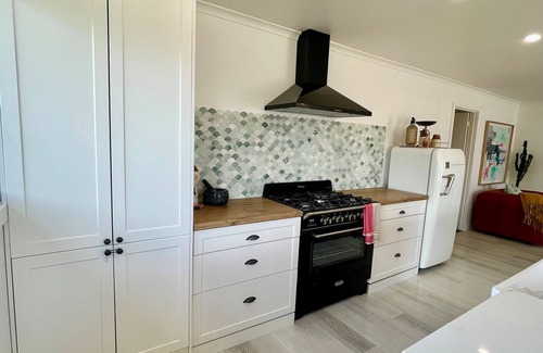 St Leonards House | Lenni the Beach Shack, luxury dog friendly space-10 min walk to beach
