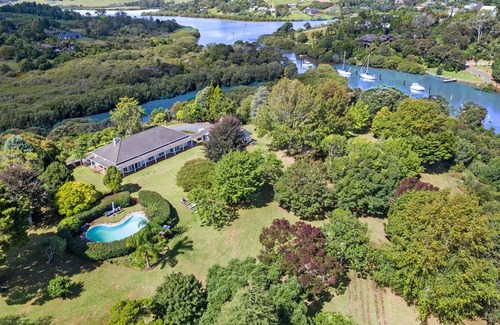 Kerikeri House | Lensvelt Lodge - Kerikeri Holiday Home