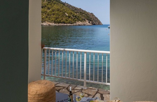Assos Apartment | Leo's Lounge. Stunning Studio on the beach!