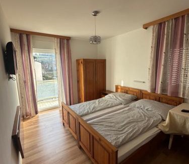 Bad Schallerbach House | Leo's Pension