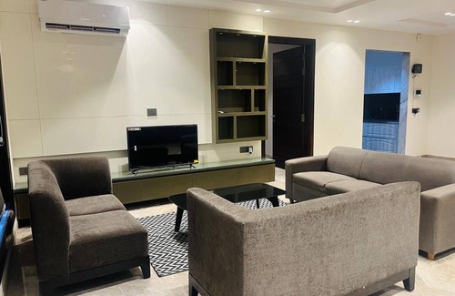 Pashim Vihar Apartment | Leo Urban stäyz® Premium 3BR in Delhi with AC, WiFi