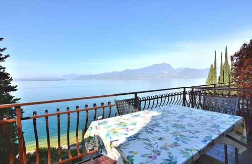 Torri del Benaco Apartment | Leonardo Walsh Apartment With Lake View