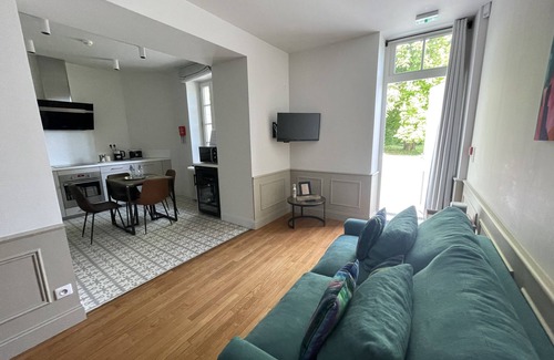 Savigny-les-Beaune Apartment | Léonce Boquet-Apartment-Ensuite with Shower-Vineyard view