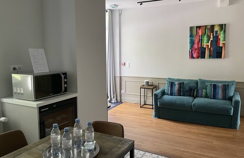 Savigny-les-Beaune Apartment | Léonce Boquet-Apartment-Ensuite with Shower-Vineyard view