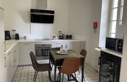 Savigny-les-Beaune Apartment | Léonce Boquet-Apartment-Ensuite with Shower-Vineyard view