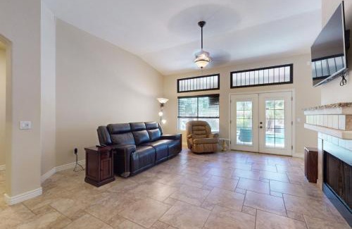 Gilbert House | Leo’s Pool & Park House