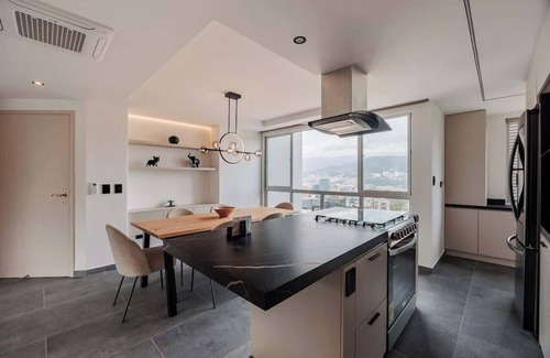 Las Lomas I Apartment | lEPl Modern Apt, AC, Nice View, Balcony, Provenza