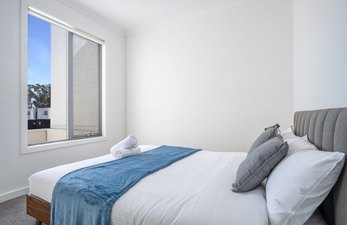 Austral House | Leppington/4室私密别墅/交通便利/带热水浴缸/大草坪/带车库/温馨舒适