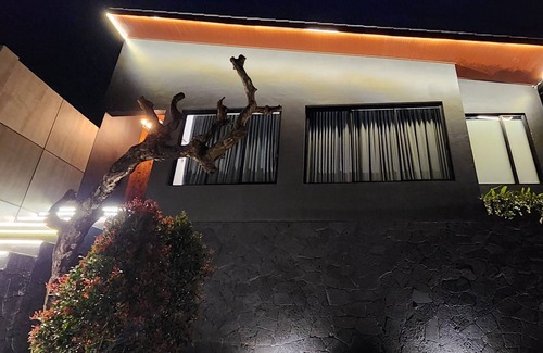 Bandung Villa | LeRoca, Villa with Pool, 15 min to Paris Van Java mall