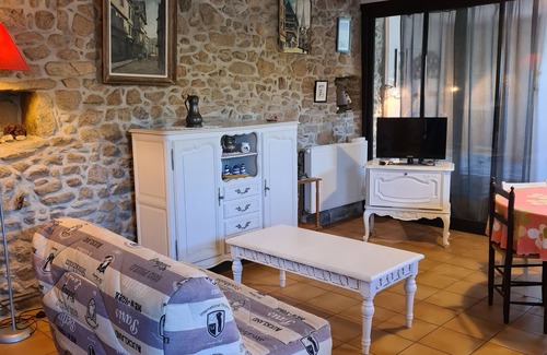Theix-Noyalo Apartment | Les Ajoncs - charming gîte