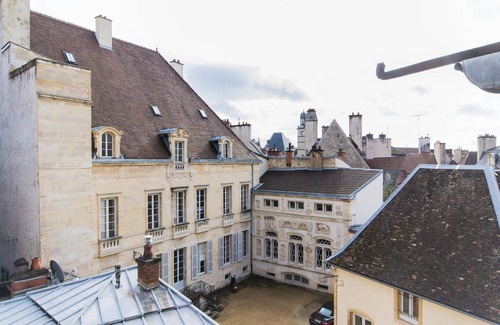 Dijon Centre Ville Apartment | Les Bons Enfants - A beautiful 2 bedrooms & 2 bathrooms apartment (90m2)