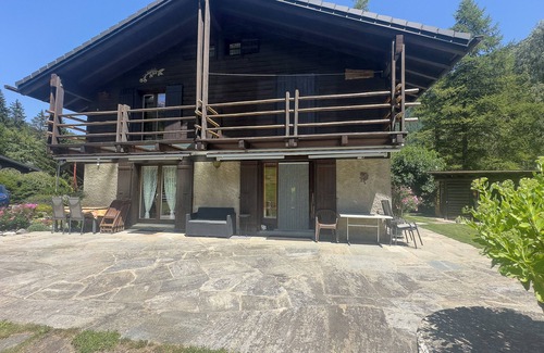 Saleinaz Apartment | Les Brimbelles" apartment in semi-detached chalet