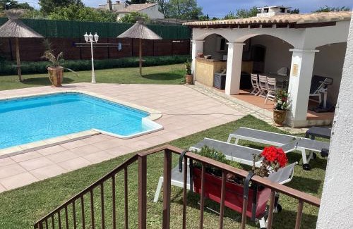 Aramon House | Les chambres d'hôtes d'Eloïse, piscine privée