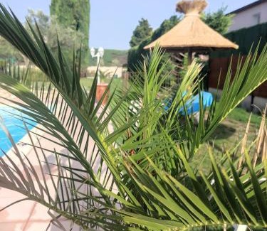 Aramon House | Les chambres d'hôtes d'Eloïse, piscine privée
