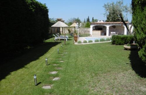 Aramon House | Les chambres d'hôtes d'Eloïse, piscine privée