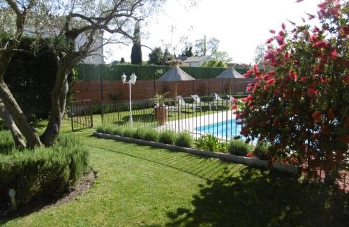 Aramon House | Les chambres d'hôtes d'Eloïse, piscine privée
