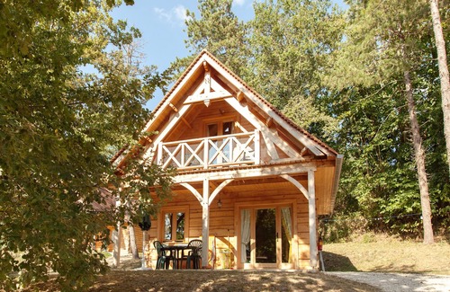 Sarlat-la-Caneda Ski Chalet | Les Charmes: chalet and swimming pool surrounded by nature in Sarlat itself