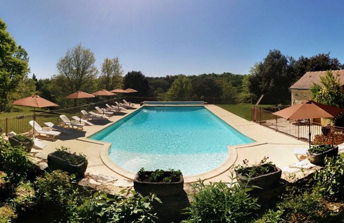Sarlat-la-Caneda Ski Chalet | Les Châtaigniers: chalet and swimming pool in the heart of nature in Sarlat itself