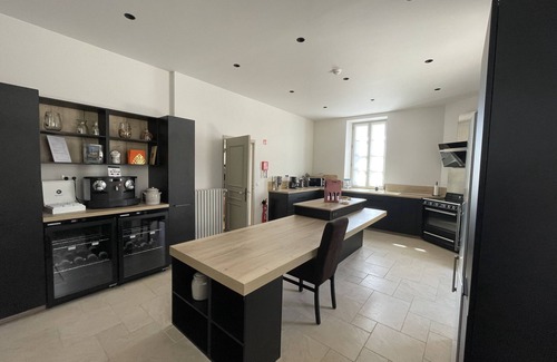Savigny-les-Beaune Bed & Breakfast | Les Chatelôts-Double room-Ensuite with Shower-Vineyard view