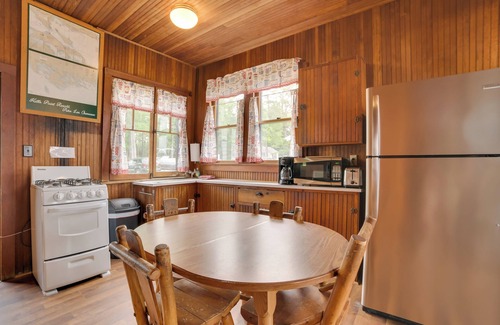Cedarville Cabin | Les Cheneazu Island Hideaway 5 w/Community Perks!