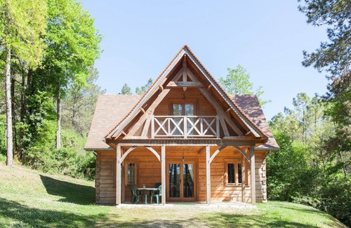 Sarlat-la-Caneda Ski Chalet | Les Chênes: chalet and swimming pool in the heart of Sarlat.