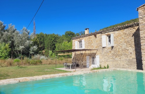 Revest-des-Brousses House | les ecuries du Mouni de Roche havre de paix dans le parc du Luberon en Provence