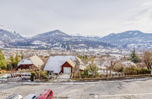 Embrun Apartment | Les Fauvettes - appartement vue imprenable sur montagne