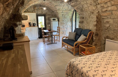 Payzac Apartment | Les Faysses á Mas de la Giralde. Stone studio in heart of nature. Pool and views