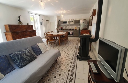 Rochemaure House | Les Genêts Bleus: Ancient charm in the heart of the maquis