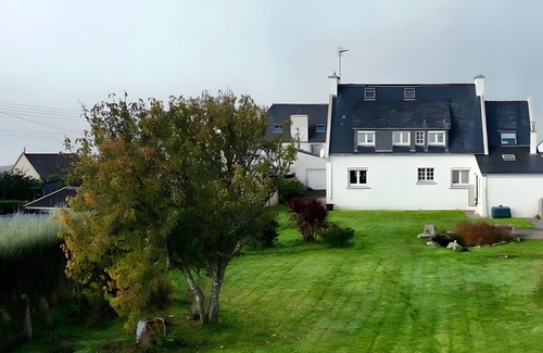 Plogoff House | Les hortensias between land and sea - room