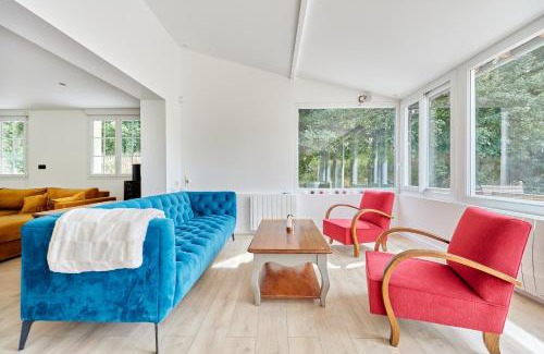 Surville House | Les Iris