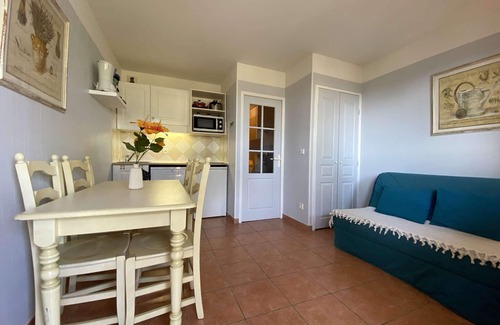 Les Issambres Apartment | Les Issambres: Studio cabin for 4, AC, pool, parking