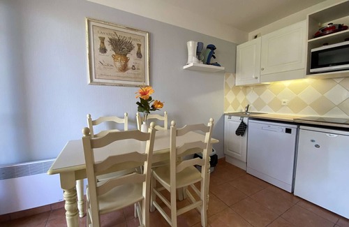 Les Issambres Apartment | Les Issambres: Studio cabin for 4, AC, pool, parking
