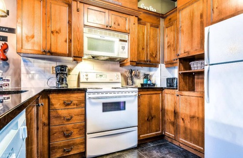 Mont-Tremblant Condo | Les Manoirs 3Bdrs w/Pool & HotTub near Village
