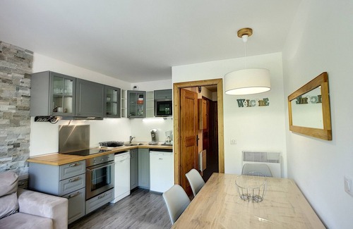 Les Bruyeres Apartment | Les Menuires: 1BR+Mountain Nook, 4 ppl, Balcony, Free Parking, Ski-In/Ski-Out