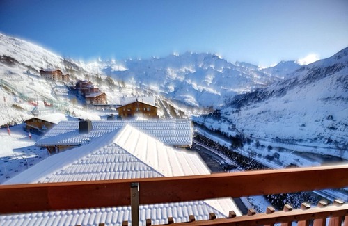 Les Bruyeres Apartment | Les Menuires - 2 rooms, 4 ppl ski-in/ski-out with balcony and ski locker
